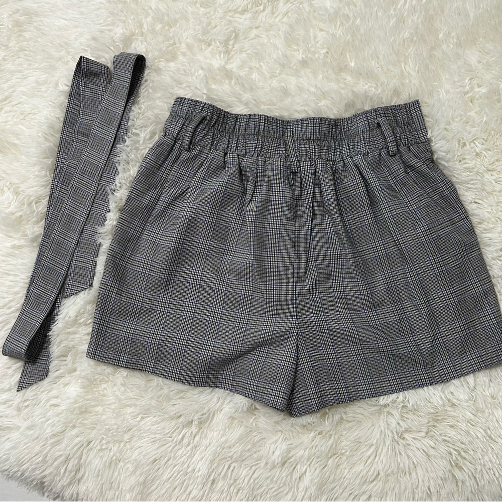 Forever 21 Gray High Waist elastic Tailored Shorts size Medium with tie belt - Picture 2 of 7